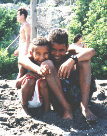 [2 kids at the beach]